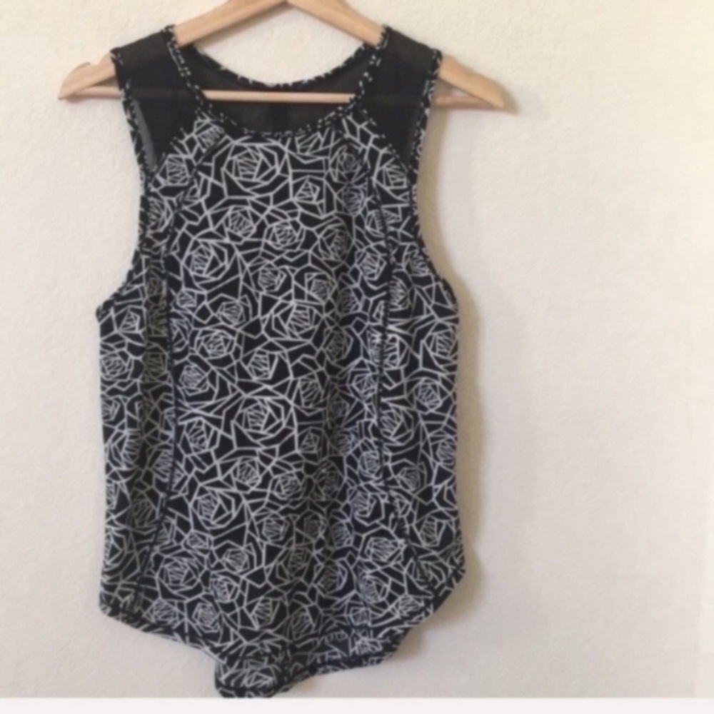 Lululemon | tank top geometric roses with mesh details